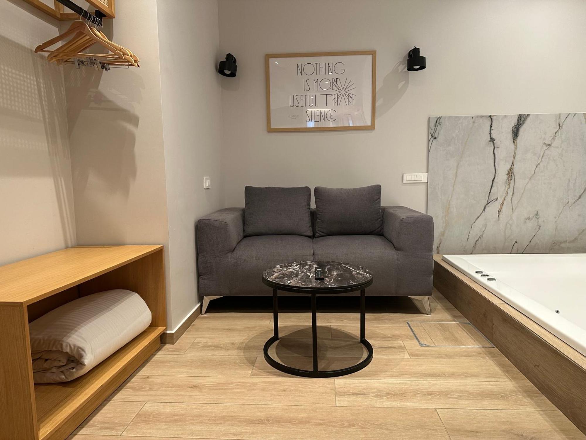 Belle Athenes - Luxury Rooms At Monastiraki Railway Station 外观 照片