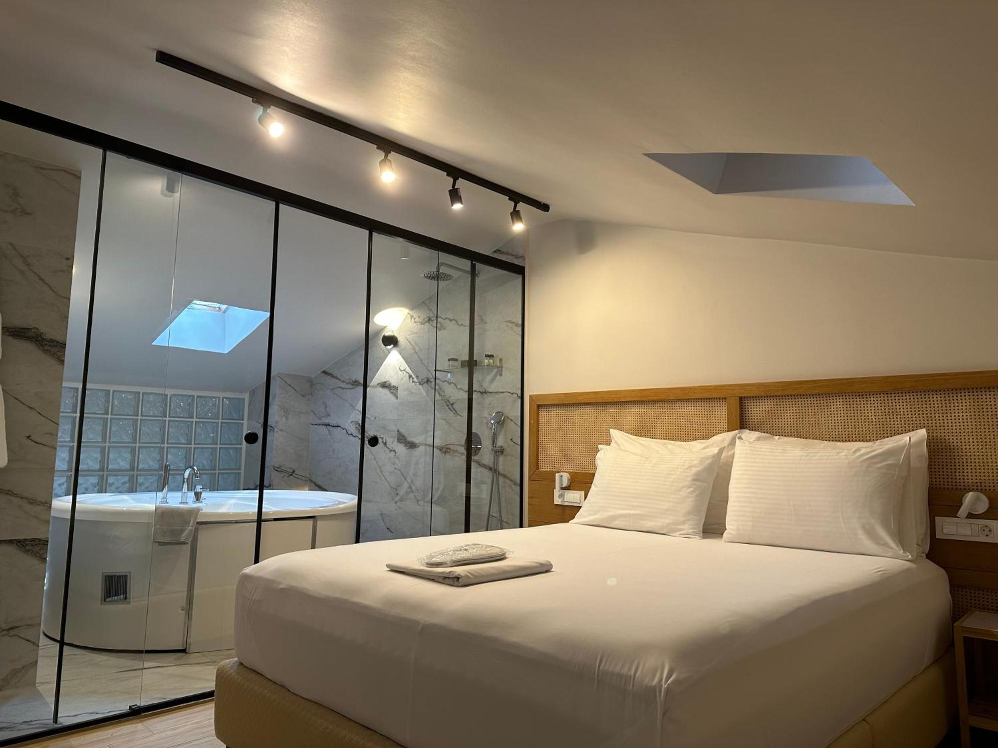 Belle Athenes - Luxury Rooms At Monastiraki Railway Station 外观 照片